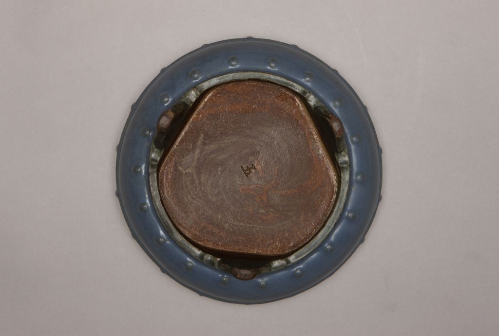 宜兴窑仿钧釉鼓钉三足花盆托- 故宫博物院